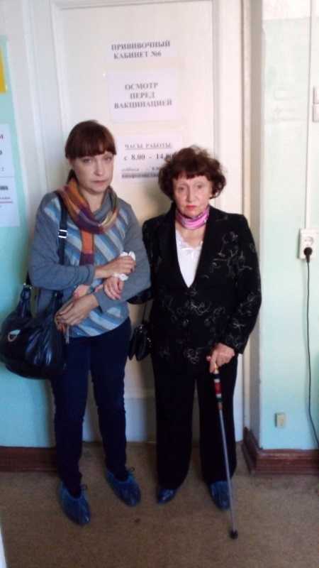 Социальные работники Центра  сопровождают получателей социальных услуг на прививки