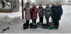 Работа по расчистке дворов от снега